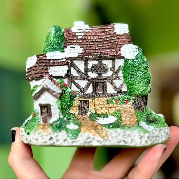 Other - Vintage Cottagecore Mini Figurine Home Winter Scene Home Decor Accent